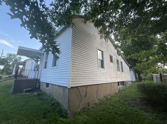 Building Photo - 259 S 10th St