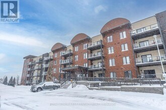 Building Photo - 720 Yonge St