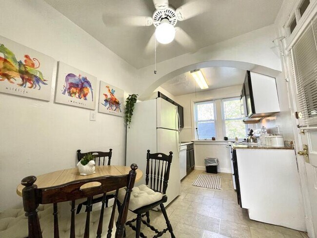 Foto del edificio - 6651 Berthold Ave