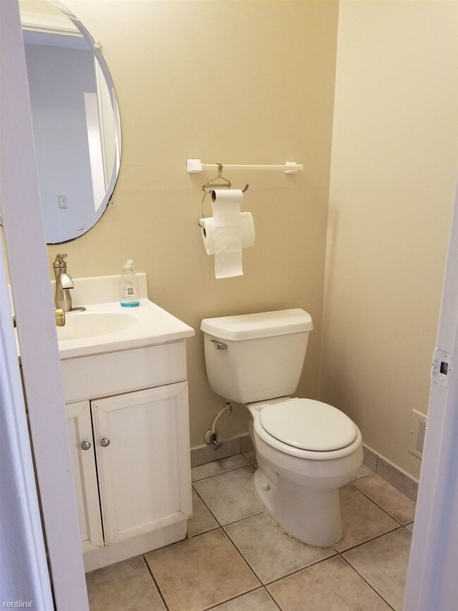 Foto del edificio - 3 br, 1.5 bath  - 6813 Country Ln
