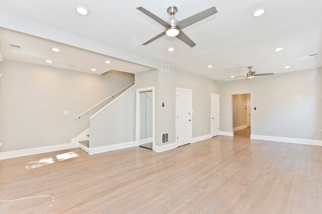 Building Photo - 3727 N Marshfield Ave