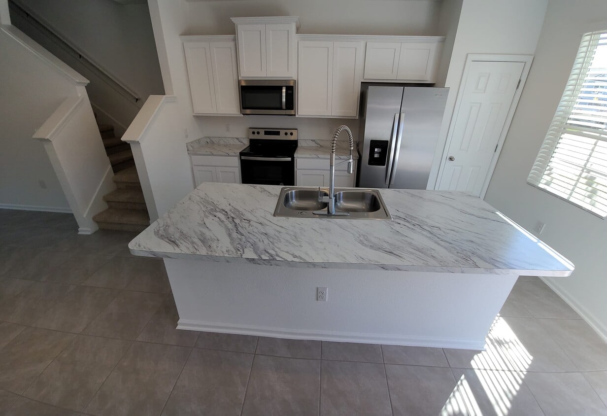 Primary Photo - 8367 Zenith Cir