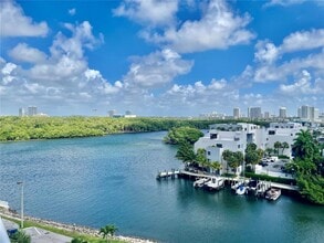 Building Photo - 400 Kings Point Dr