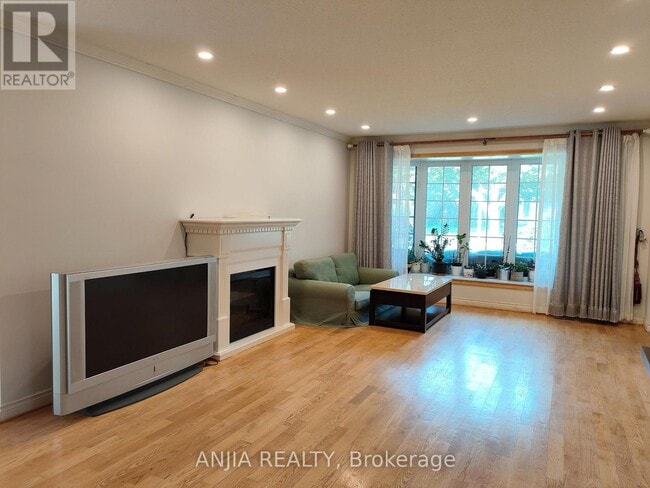 Building Photo - 4 Southdale Dr