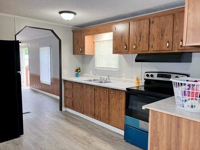 Building Photo - 70 Deerwood Park