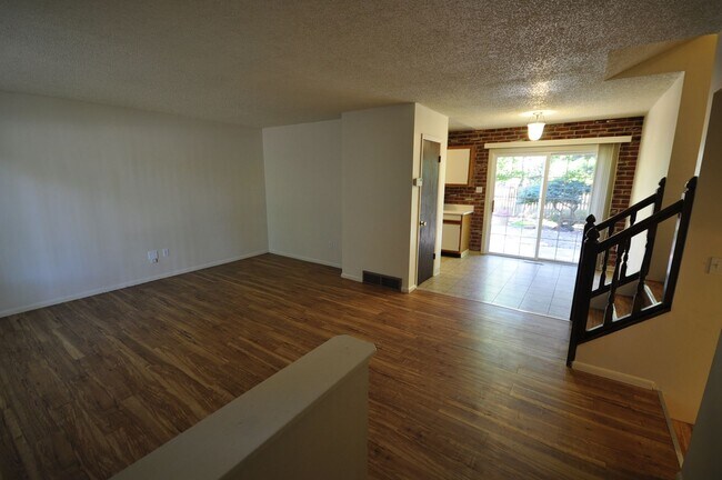 Foto del edificio - Close to CSU! 3 Bed Home with Fenced Yard & Garage