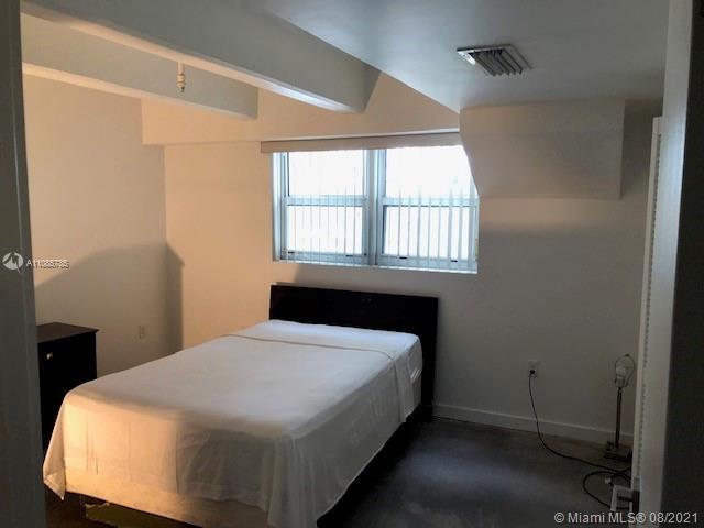 Building Photo - 4332 Collins Ave