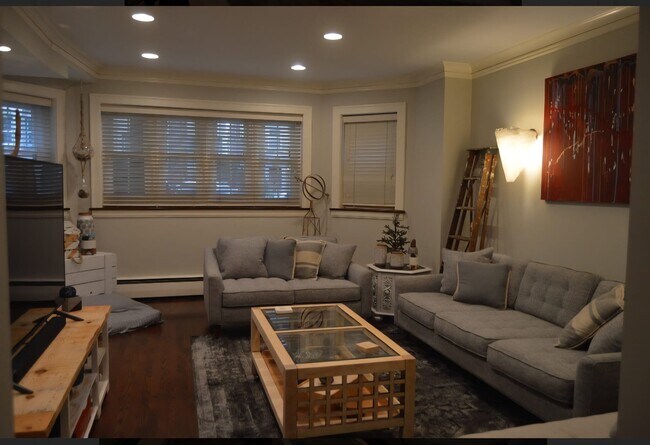 Foto del edificio - 7523 N Claremont Ave
