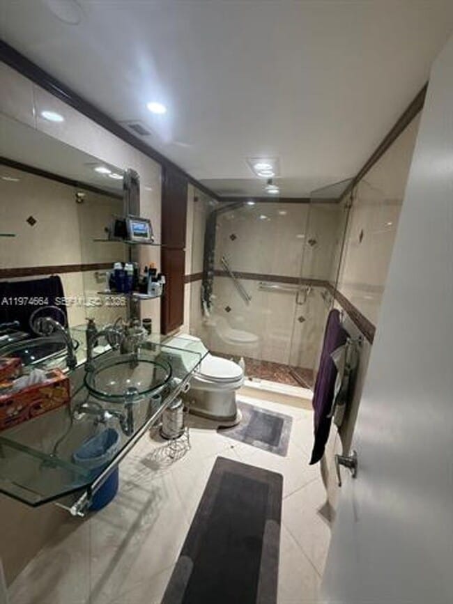 Foto del edificio - 300 Bayview Dr