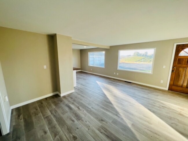 Foto del edificio - 310 Wickstrom Ln