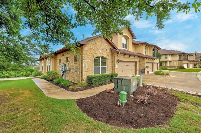 Building Photo - 325 Lombardia Dr