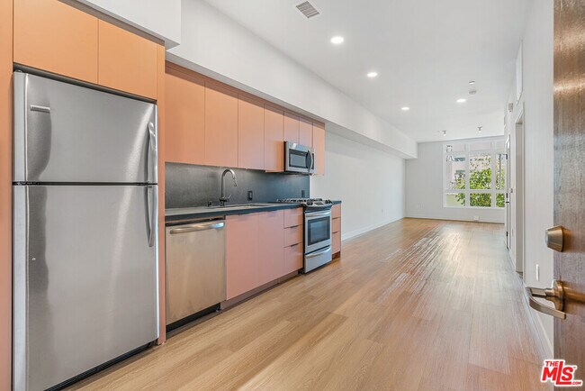 Foto del edificio - 10601 Washington Blvd