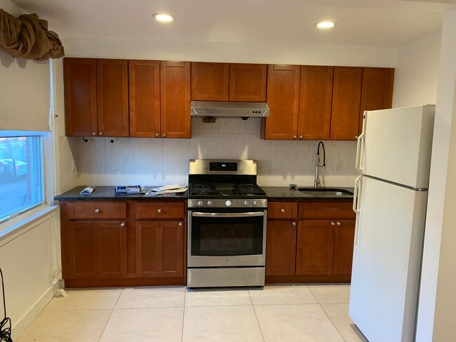 Foto del edificio - 3 bed 1 bath house for rent