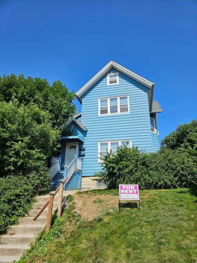 Foto principal - 1668 N Van Buren St