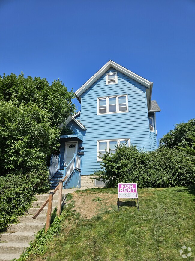 Building Photo - 1668 N Van Buren St