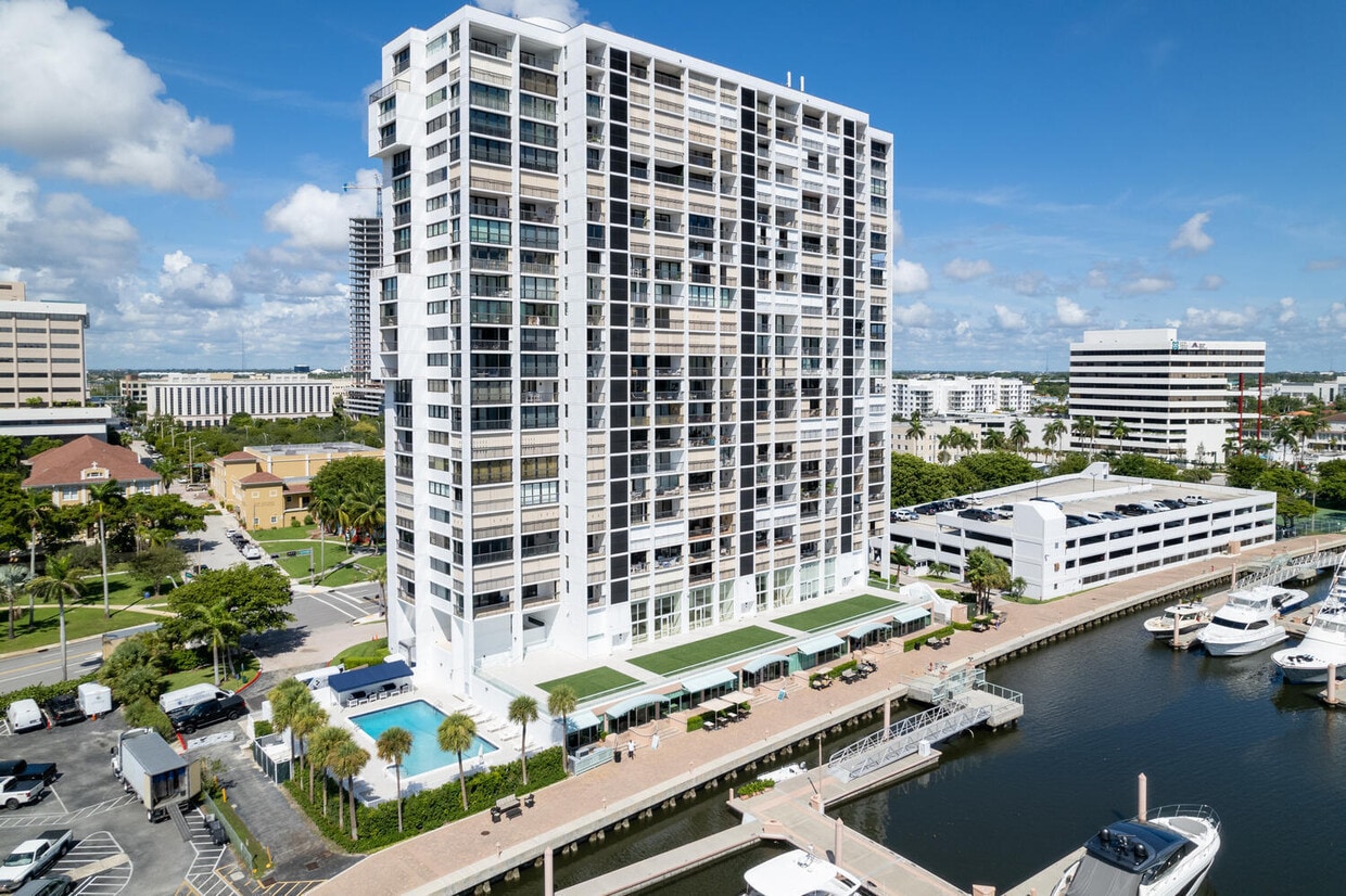 Primary Photo - 400 N Flagler Dr