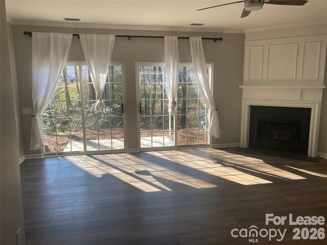 Foto del edificio - 6639 Rothchild Dr