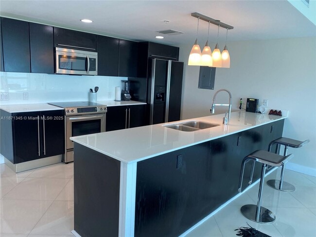 Foto del edificio - 665 NE 25th St