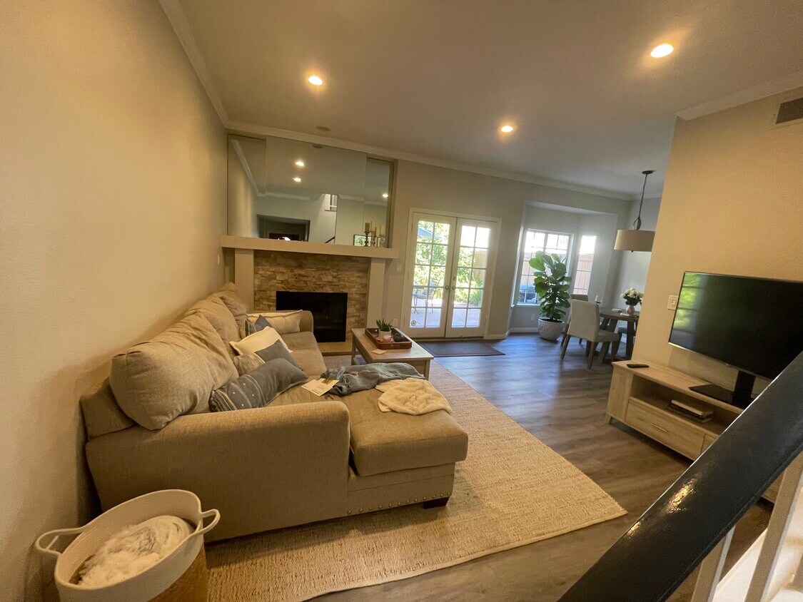 3011 E Hillcrest Dr, Westlake Village, CA 91362 Townhome Rentals in
