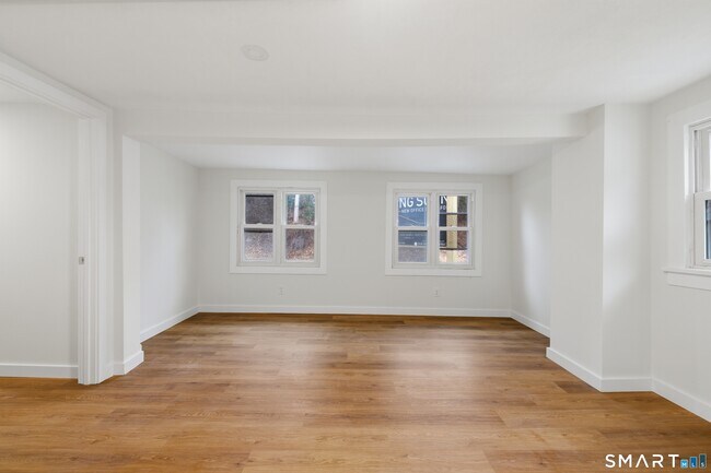 Foto del edificio - 96 W Main St