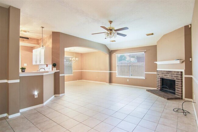 Building Photo - 5018 Dawngate Dr