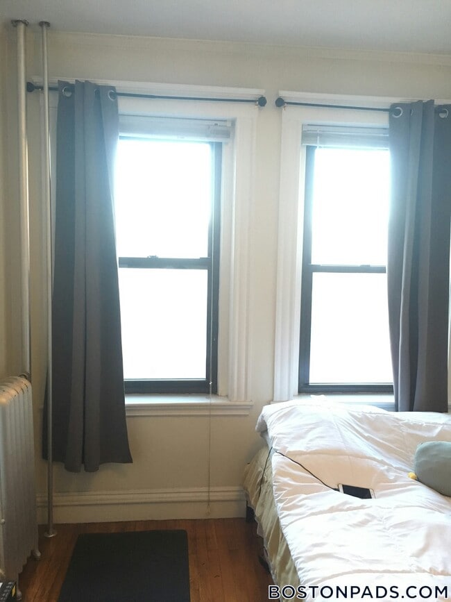 Building Photo - 17-19-19 Washington St S