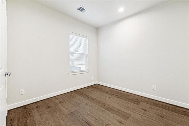 Foto del edificio - 6310 Brighton Oaks Ln