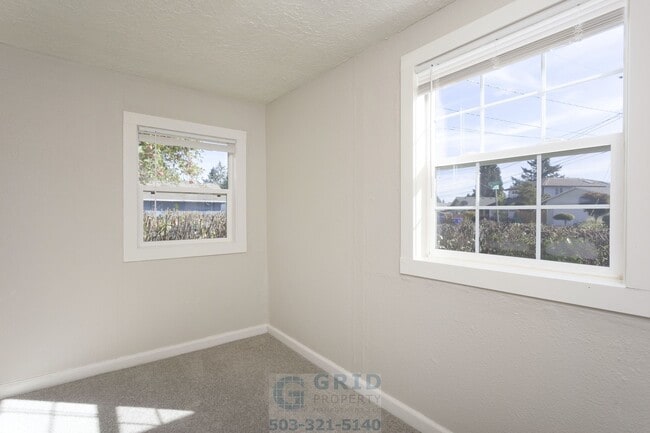 Building Photo - Charming 2 Bedroom Home Available in Woodstock Neighborhood!