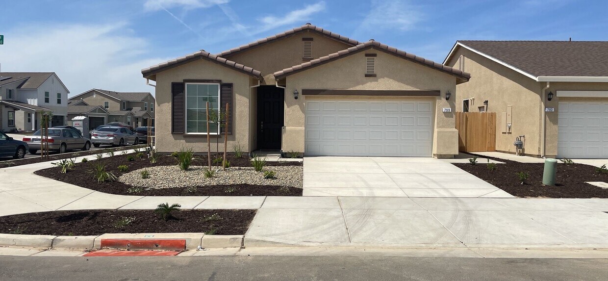 Primary Photo - New Bellevue Ranch Home Vacant- Must Apply...