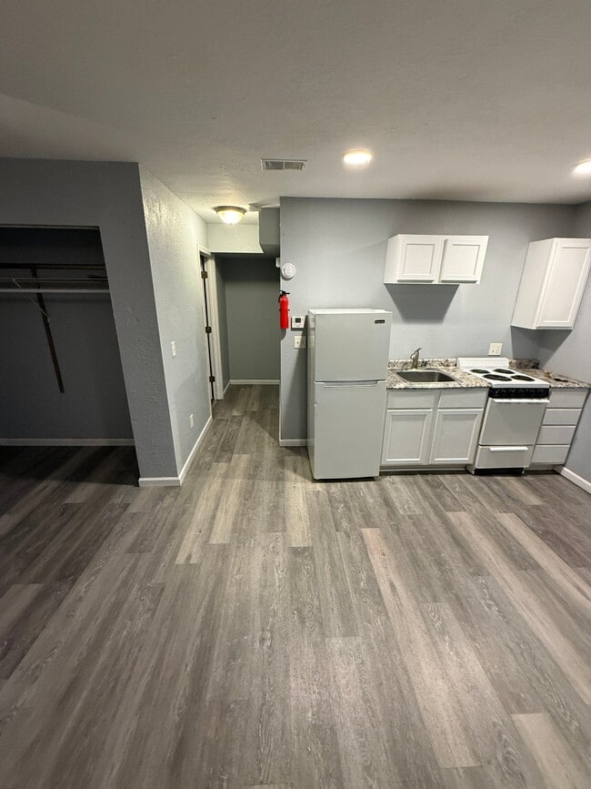 Foto del edificio - 5423-5425 E 27th St