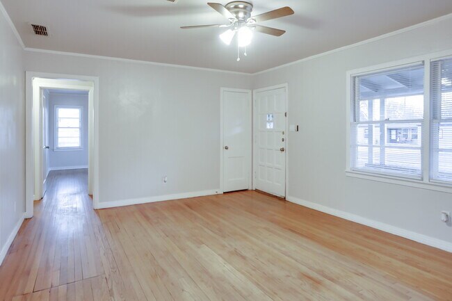 Building Photo - Spacious Home in Medical District with Extra Flex Space!