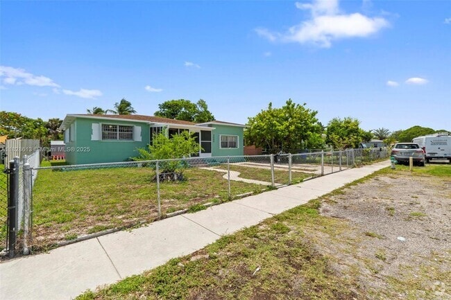 Building Photo - 2502 Funston St