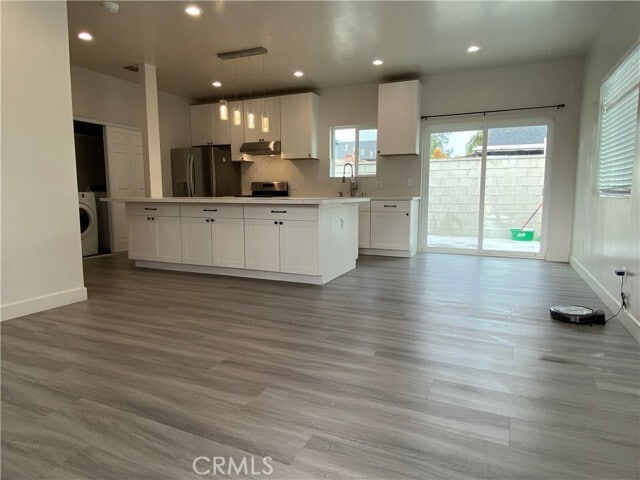 Building Photo - 1653 W Chateau Pl
