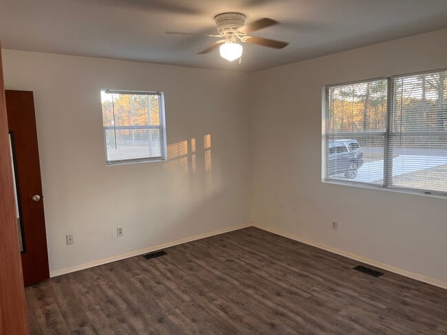 Photo - 3 bedroom, 2 bath bungalow on huge lot. Co... House