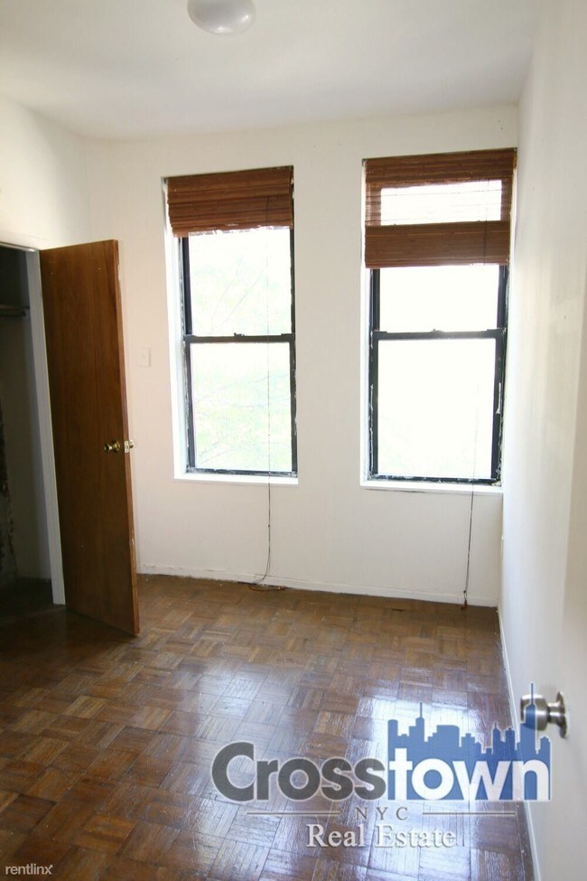 Building Photo - 3 br, 1 bath Apartment - 338 E 19th St