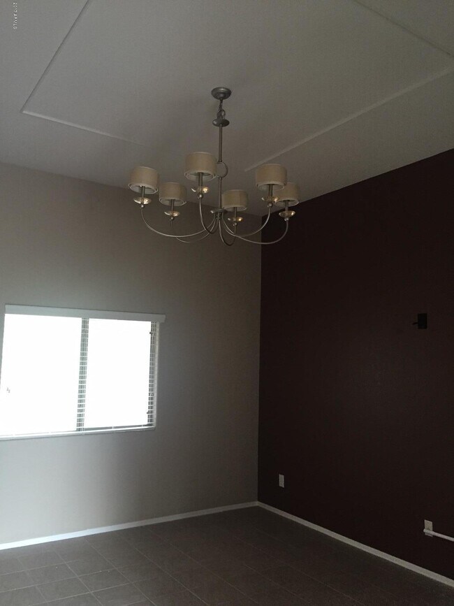 Foto del edificio - 17544 W Hearn Rd