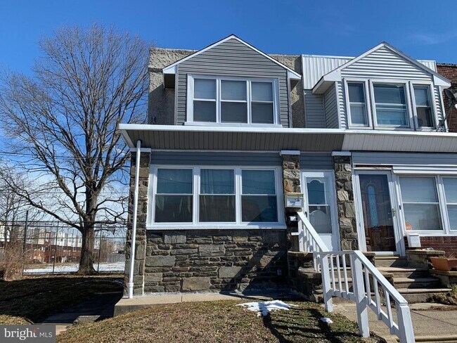 Building Photo - 2721 S 70th St