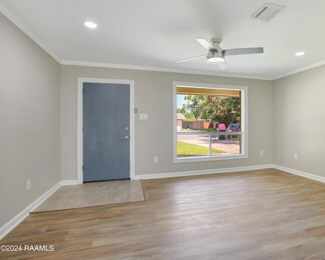 Foto del edificio - 113 Montgomery Dr