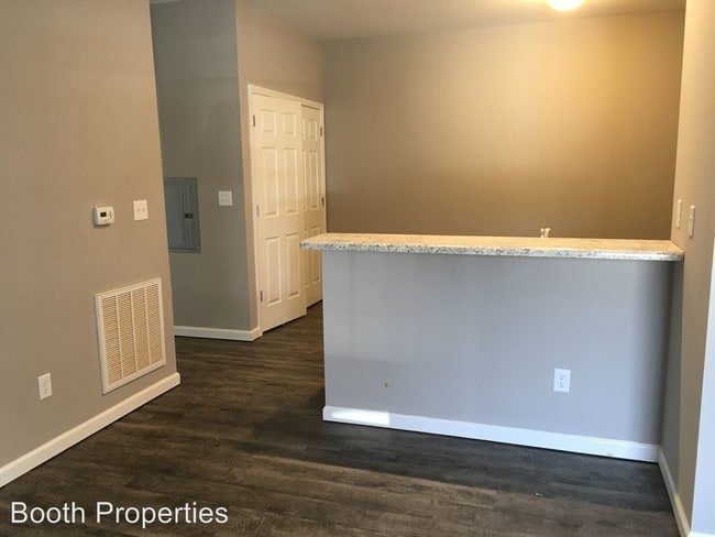 Building Photo - 883 Lynnwood Way
