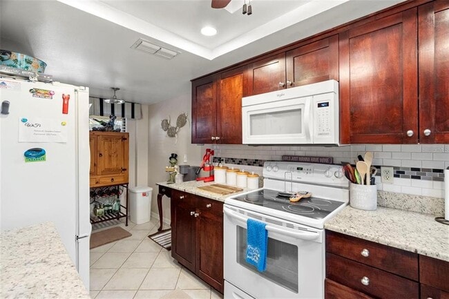 Building Photo - 1817 Golf View Dr