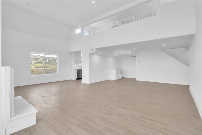 Foto del edificio - 390 S Sepulveda Blvd