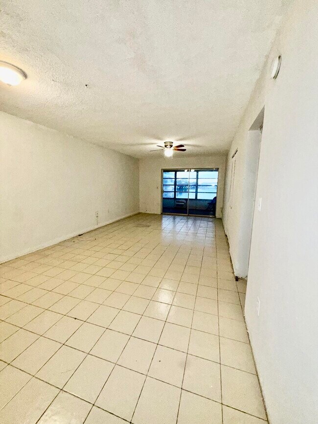 Foto del edificio - 300 NE 191st St