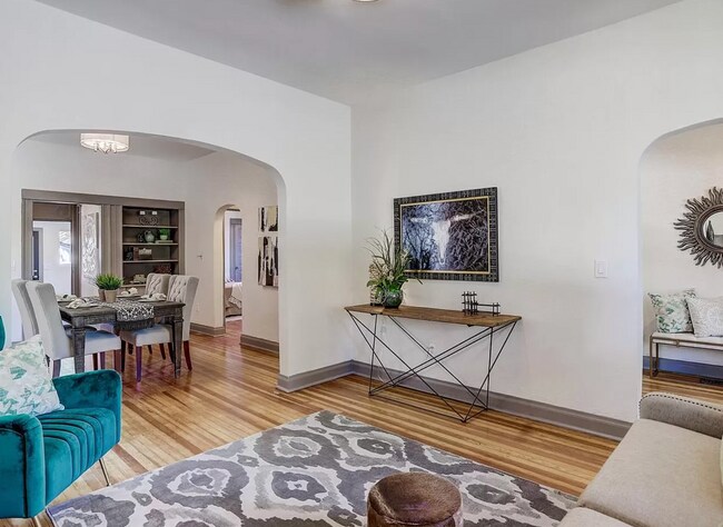 Foto del edificio - 2943 N York St