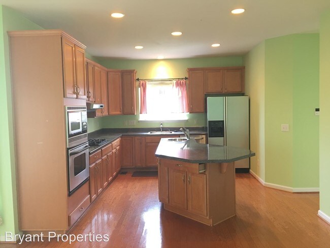 Building Photo - 203 Riverbend Ln