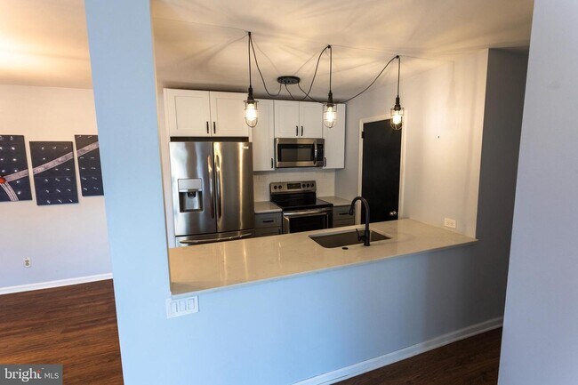 Building Photo - 74 Le Forge Ct