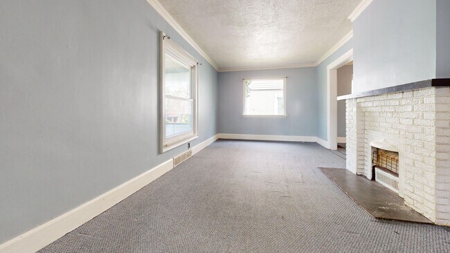 Building Photo - 3 bedroom, near park, close to Ontario