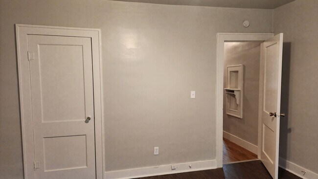 Building Photo - 3 Bedroom 2 Bath Home $0 Down Option