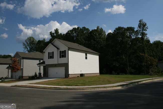 Foto del edificio - 799 Evergreen Rd