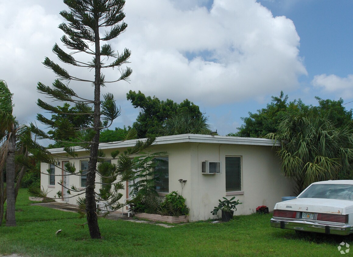 Foto principal - 5640 Taft St