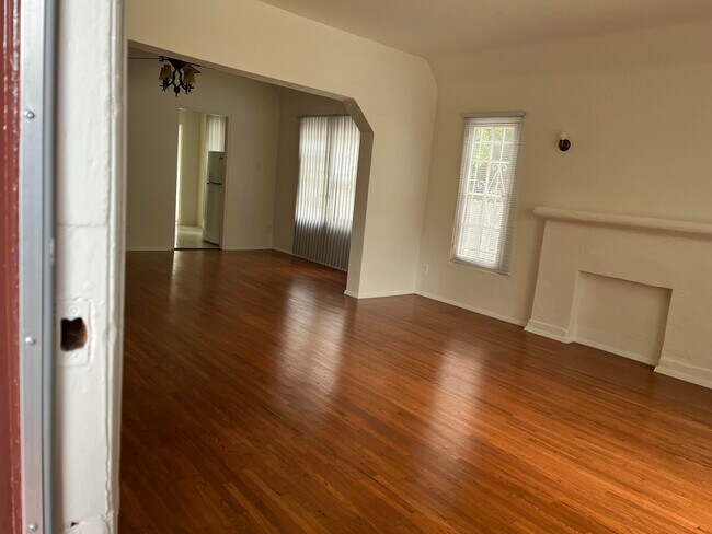 Building Photo - 8550 Alcott St